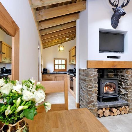 Entire Unique Tiny House - Moss Cabin Banff Exterior foto